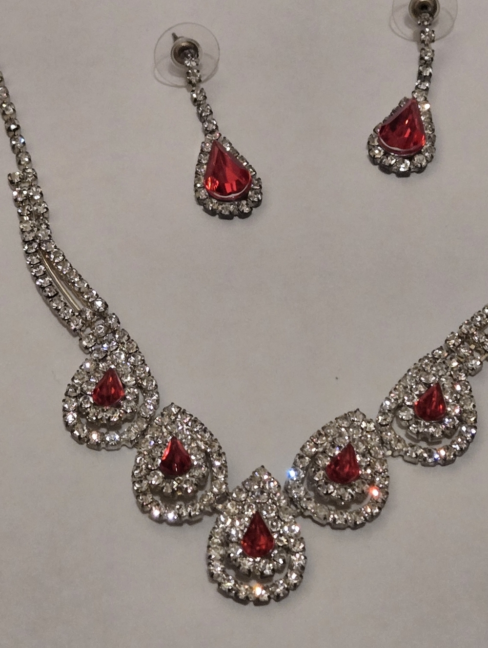 Red Teardrop Crystal Necklace & Earring Set - Designer Look - Picture 3 of 7